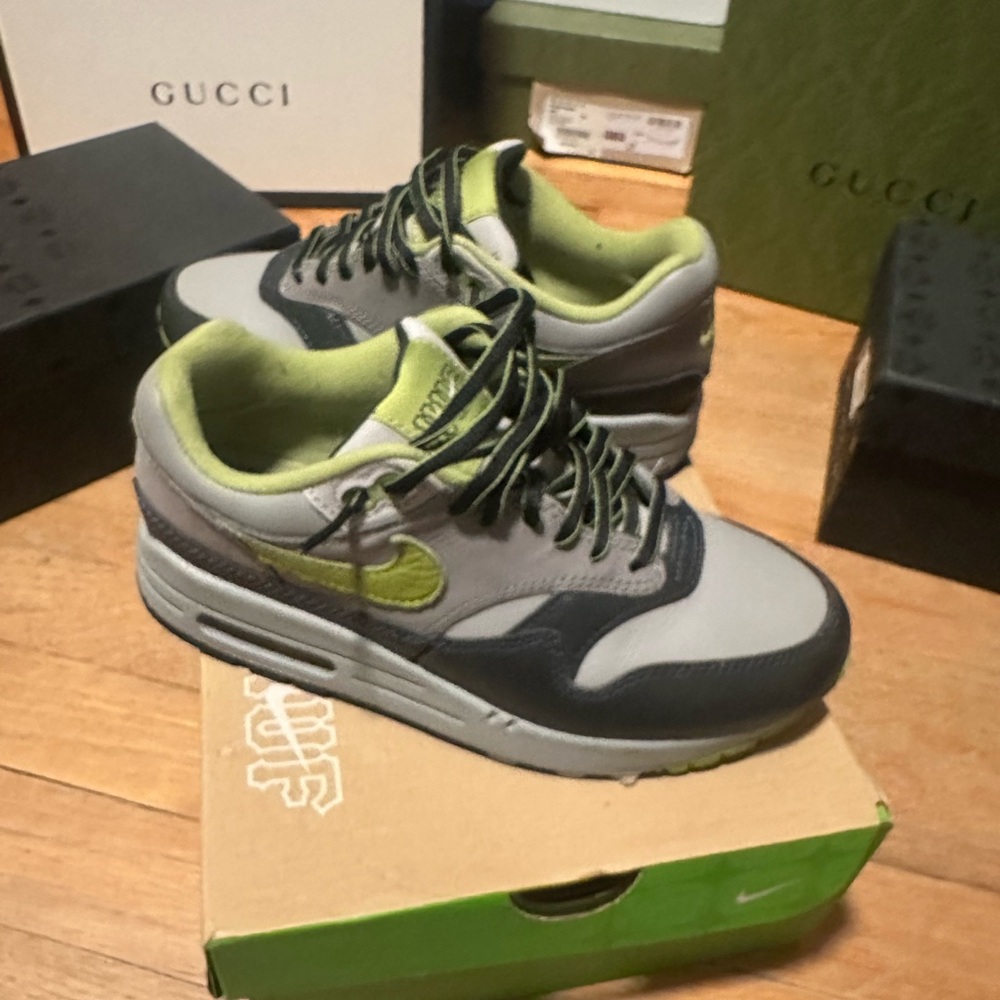 Nike Men's Gray and Olive Sneakers air max 1